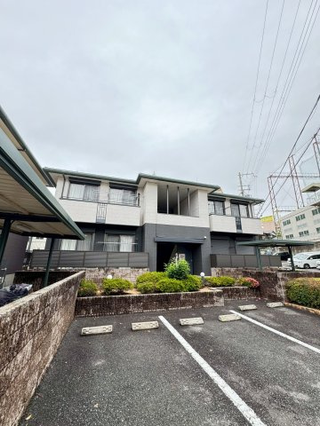 サンシャインヒルズB棟の駐車場