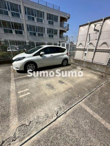 サンジェラン　マンションの駐車場