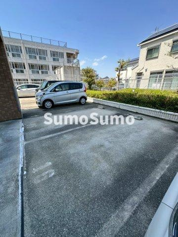 サンジェラン　マンションの駐車場