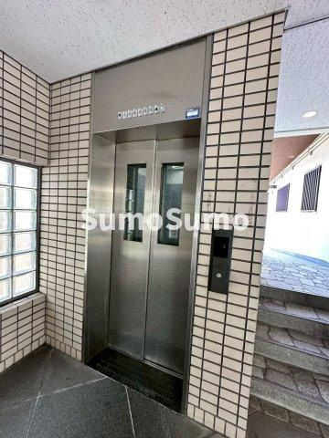 サンジェラン　マンションのエントランス