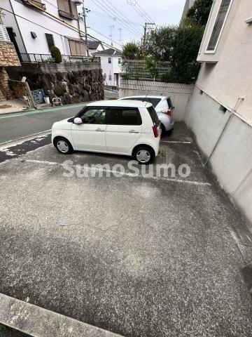 ヴィラ・セリーゼテラスハウスの駐車場