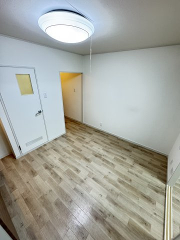 サンハイツ元町の居間・リビング