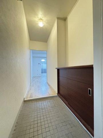 サンハイツ元町の玄関