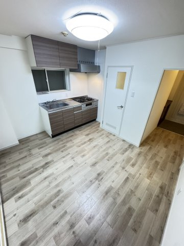 サンハイツ元町の居間・リビング