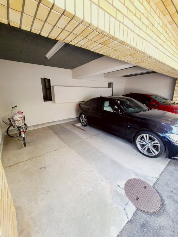 ヴィラン夙川Ⅱの駐車場