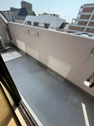 うはら甲子園口ビルのバルコニー