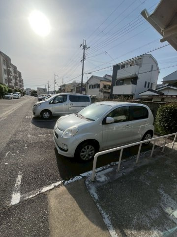 ジークレフ大庄の駐車場