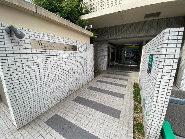 ウィスタリア新北野のエントランス