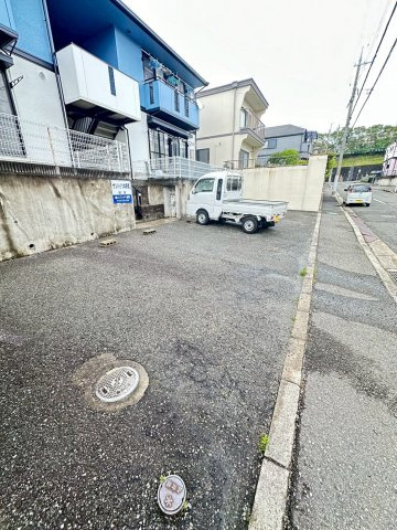 サンハイツ本多聞の駐車場