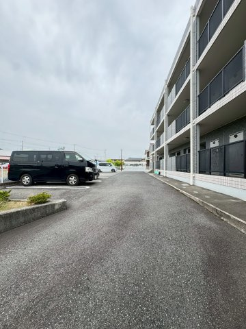 エクセランビラの駐車場