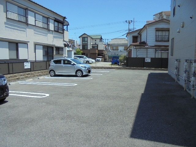 ヴィラ　クレールの駐車場