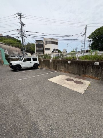 ウィンダム妙法寺壱番館の駐車場