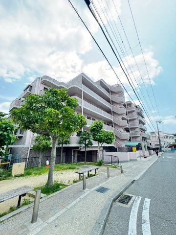 サンワプラザ塩屋の駐車場