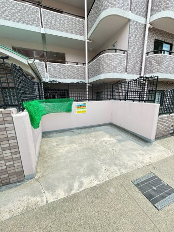 サンワプラザ塩屋の駐車場