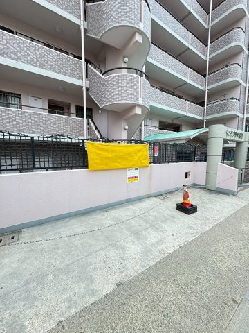 サンワプラザ塩屋の駐車場