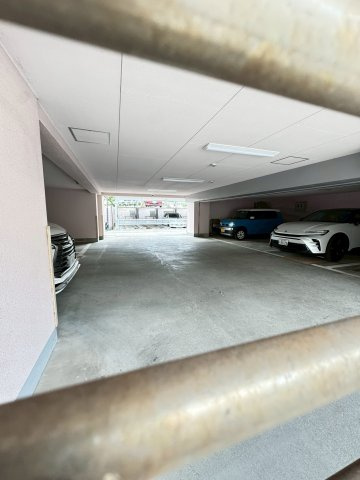 サンワプラザ塩屋の駐車場