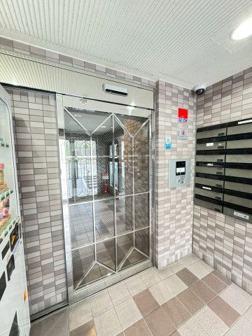 サンワプラザ塩屋のエントランス