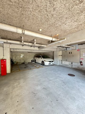 エクセーラUQの駐車場