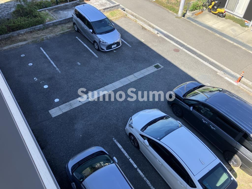 ヴェルドミール ステラの駐車場