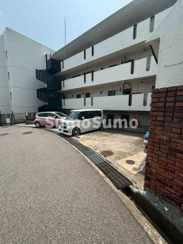 エーデルハイム大蔵谷の駐車場|駐車場があるので、車を買う予定の方も安心です