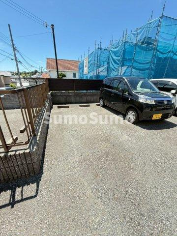 ヴィレッジコート山手A棟の駐車場|駐車場に車を止められます