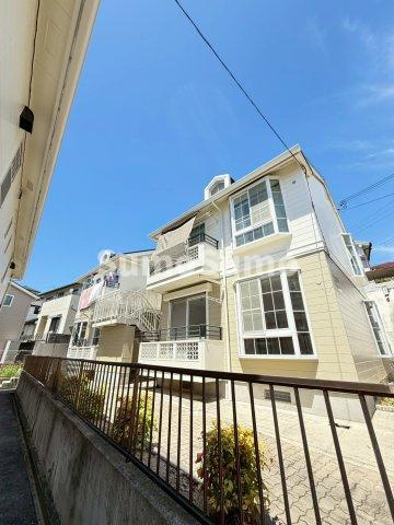 ヴィレッジコート山手A棟の外観|落ち着いた雰囲気の外観です