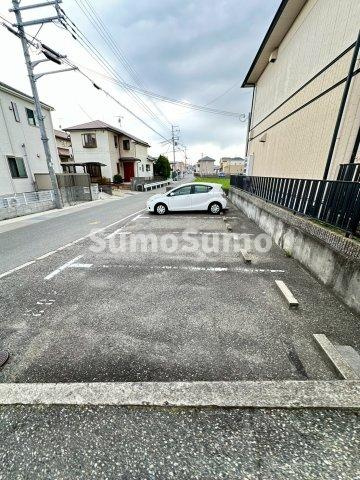 サンビレッジ出合Ⅰの駐車場|駐車場があるので、車を買う予定の方も安心です