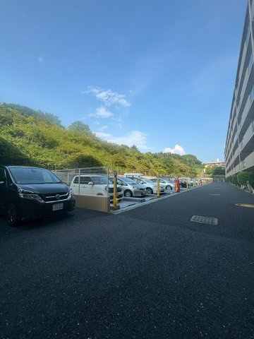 サンメゾンジェームス山サウスヒルズの駐車場