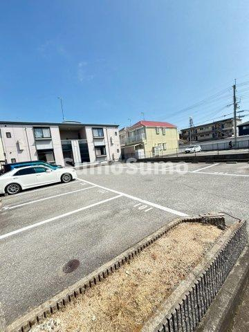 サンガーデン浄泉　東棟の駐車場|車をお持ちの方に嬉しい駐車場付きの物件です