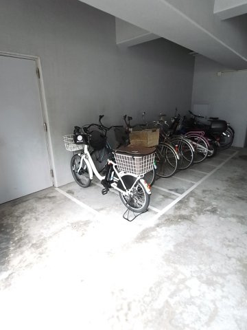 サンシャイン西宮の駐車場