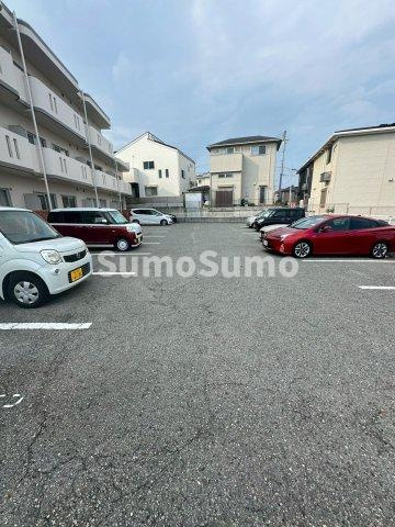 エートルウールーの駐車場|駐車場があるので、車を買う予定の方も安心です