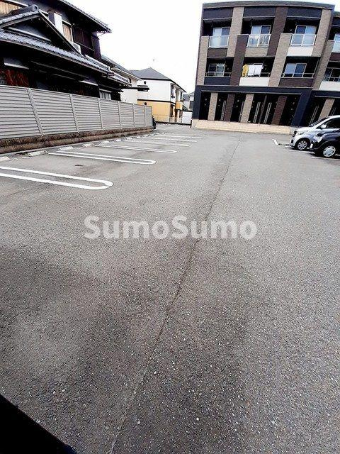 サンヒルズ・ラフォーレⅠの駐車場|駐車場があるので、車を買う予定の方も安心です