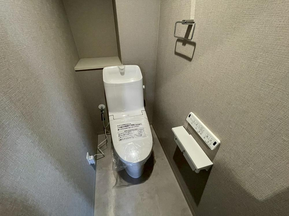 メロディーハイム守口参番館のトイレ|温水洗浄便座
■物件内覧・資金計画相談・住宅ローン相談、リフォーム相談、お問合せ受付中■
※当日・翌日のご内覧、ご相談はお電話でのお問合せがスムーズです！