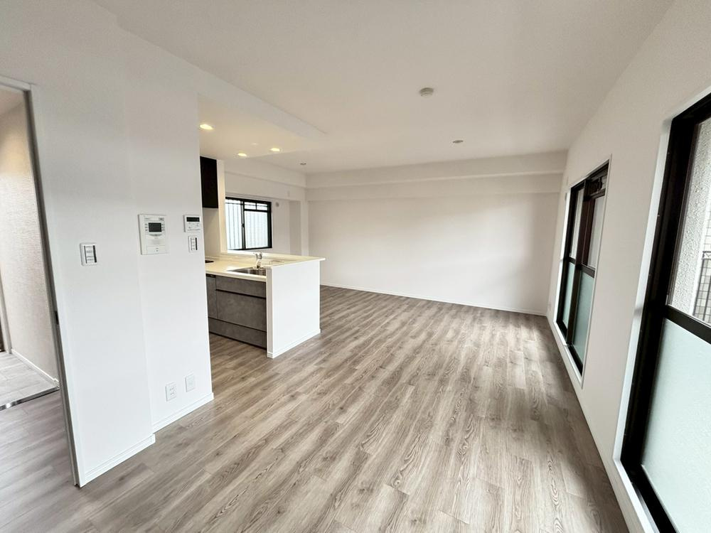 メロディーハイム守口参番館の居間・リビング|LDK19.0帖
■物件内覧・資金計画相談・住宅ローン相談、リフォーム相談、お問合せ受付中■
※当日・翌日のご内覧、ご相談はお電話でのお問合せがスムーズです！