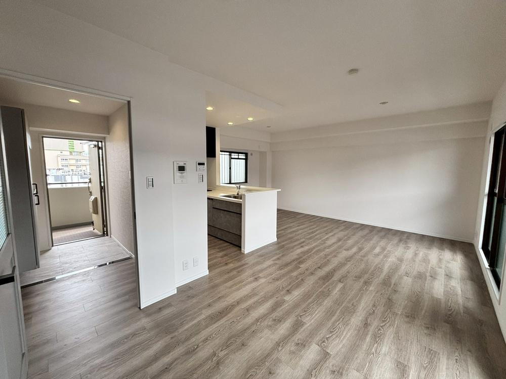 メロディーハイム守口参番館の居間・リビング|LDK19.0帖
■物件内覧・資金計画相談・住宅ローン相談、リフォーム相談、お問合せ受付中■
※当日・翌日のご内覧、ご相談はお電話でのお問合せがスムーズです！