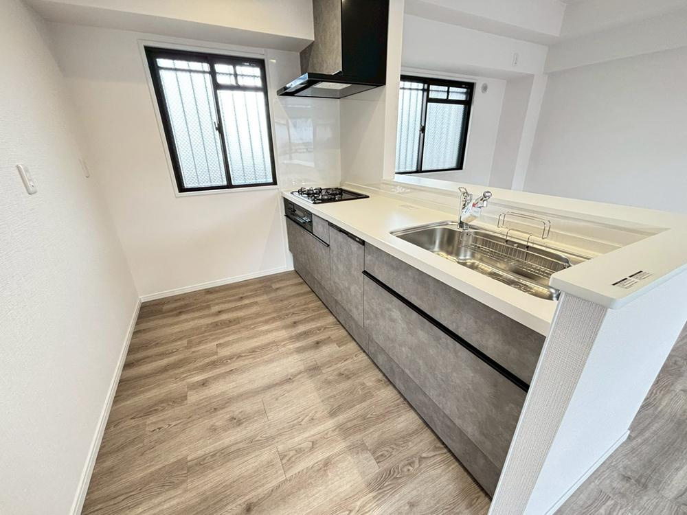 メロディーハイム守口参番館のキッチン|対面キッチン
■物件内覧・資金計画相談・住宅ローン相談、リフォーム相談、お問合せ受付中■
※当日・翌日のご内覧、ご相談はお電話でのお問合せがスムーズです！