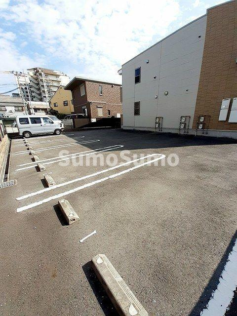 ヴィラ　クレールの駐車場|車をお持ちの方に嬉しい駐車場付きの物件です
