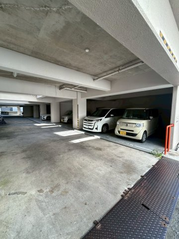 サンシャイン舞子の駐車場|駐車スペースもあります
