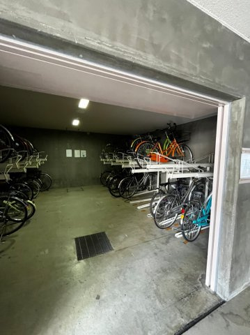 ヴェルパティオ靭公園の駐車場