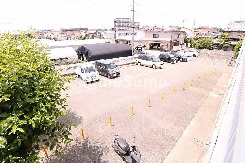 サンハイツ（片山）の駐車場|駐車場があるので、車を買う予定の方も安心です