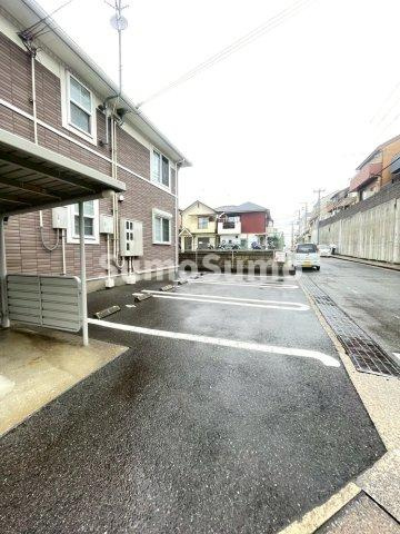 サンフレンズの駐車場|駐車場があるので、車を買う予定の方も安心です