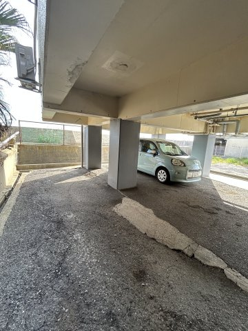 サンビレッジ塩屋の駐車場