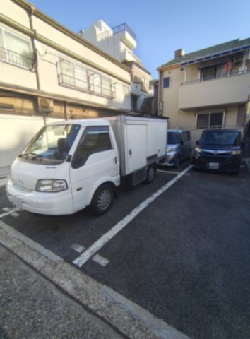 サン日暮ハイツの駐車場