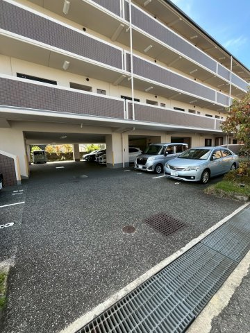 ヴェルドミールカミロクの駐車場