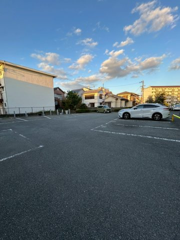 シーサイドヌーベル重の駐車場|車をお持ちの方に嬉しい駐車場付きの物件です