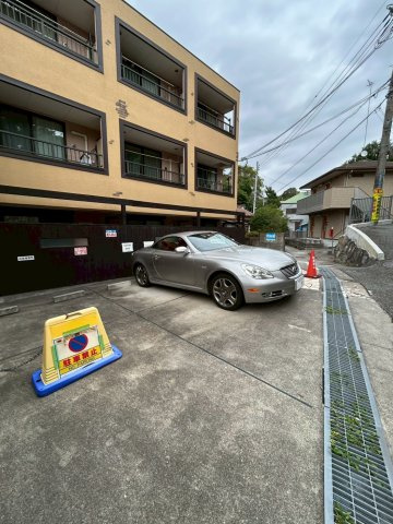 ヴィアノ塩屋町の駐車場|カースペースがあります
