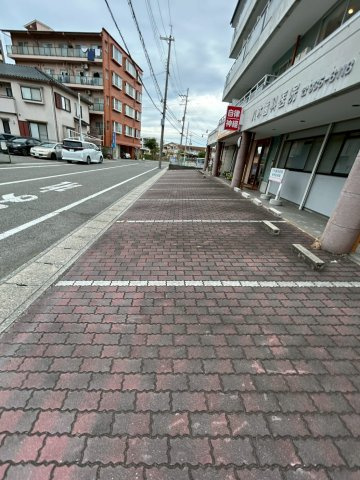 ウィステリア弐番館の駐車場|駐車スペースもあります