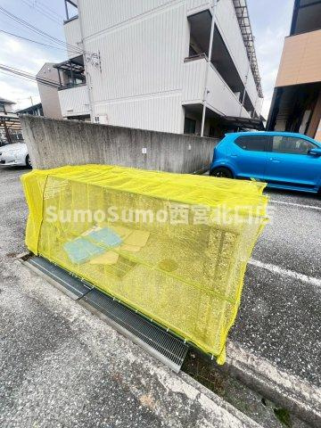 サラスヨネダの駐車場