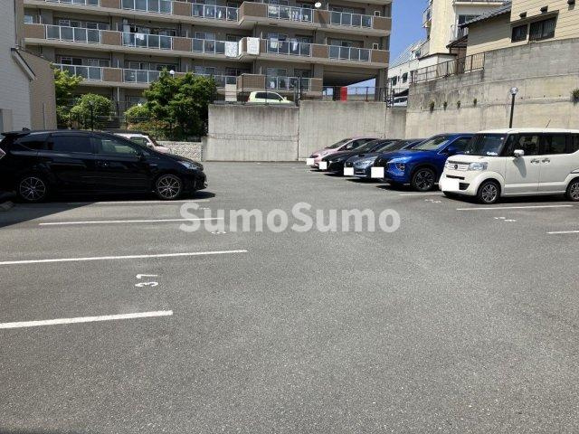 ヴィラージュウィンの駐車場|車をお持ちの方に嬉しい駐車場付きの物件です