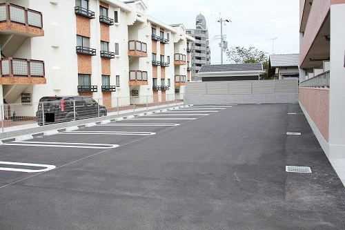 ヴァーンフリートの駐車場|車をお持ちの方に嬉しい駐車場付きの物件です